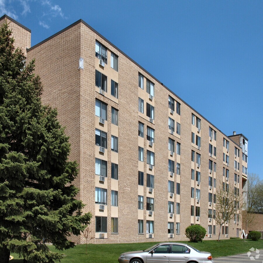 South facade - Northgate Plaza Apartments