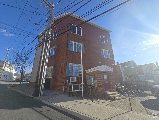 Building Photo - 74 W Main St Rental