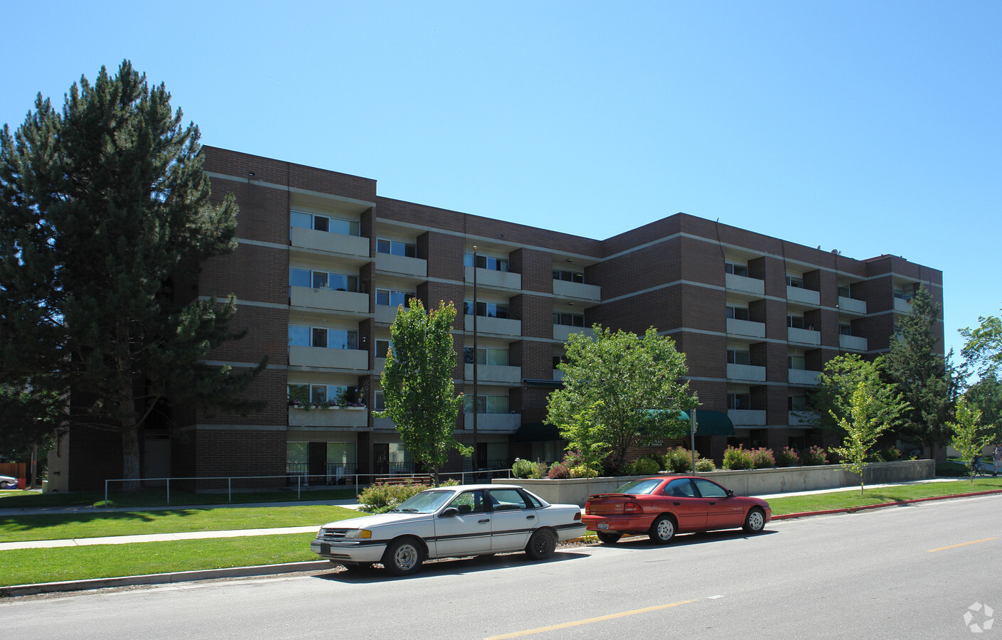 Franklin Plaza - Franklin Plaza Apartments