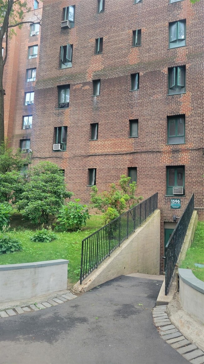 Photo - 1596 Unionport Rd Unit 2E Condo