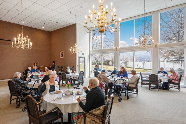 Dining Hall - Cove Point Retirement - Independent Living Apartments