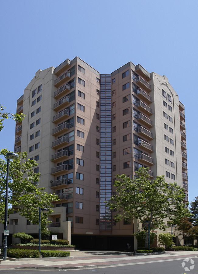 Plaza Tower Apartments - Plaza Tower Apartments