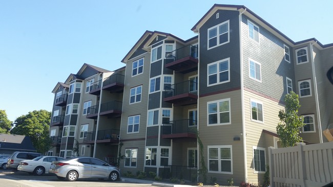 Vineyard at Sycamore Place - Vineyard at Sycamore Place Apartments