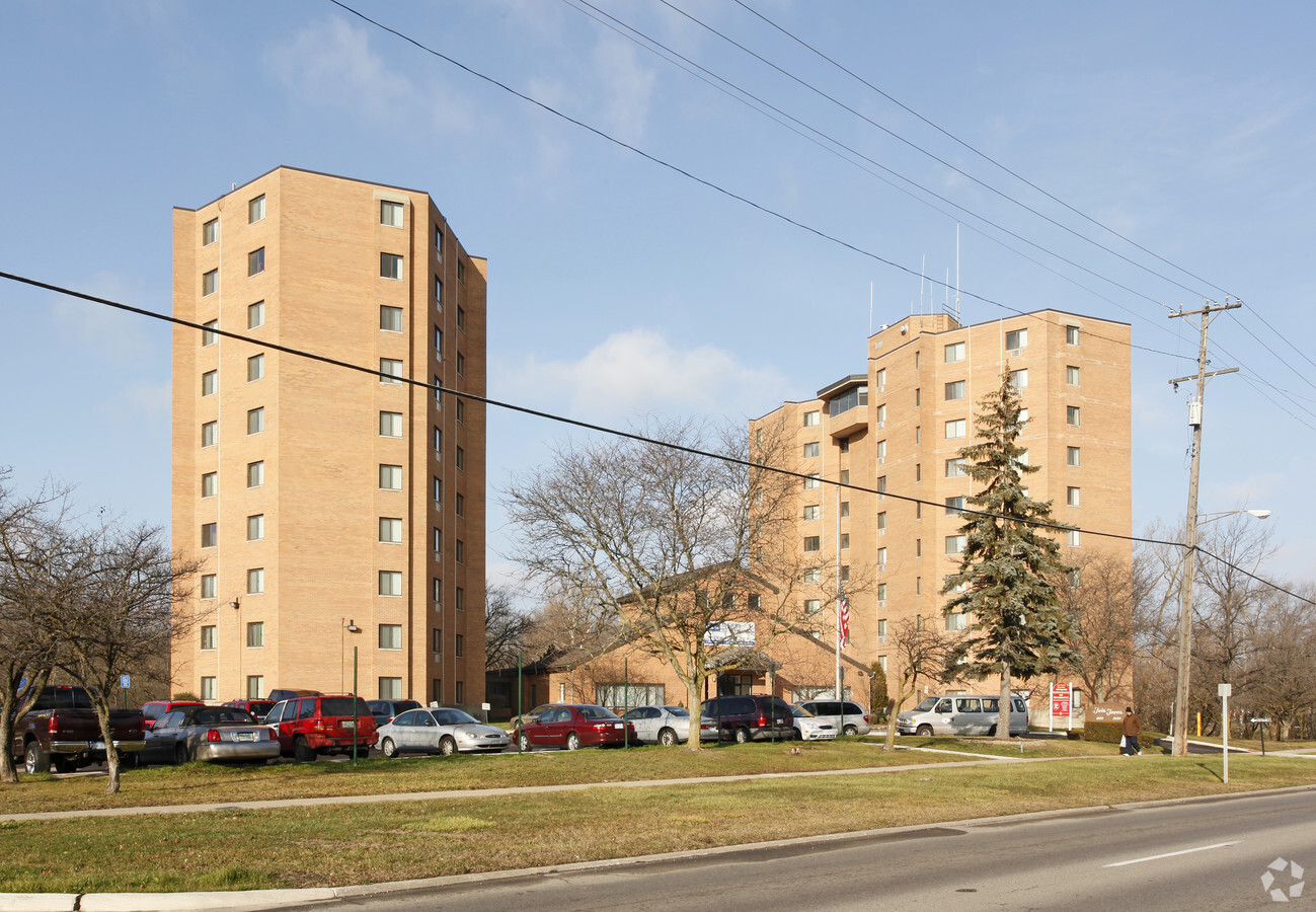 Photo - Twin Towers Apartments