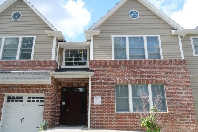 Building Photo - 22 Hemlock Lane Rental