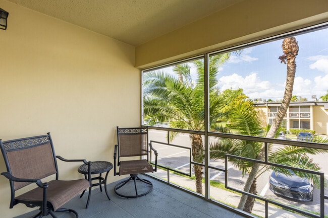 Photo - Imperial Palms Apartments