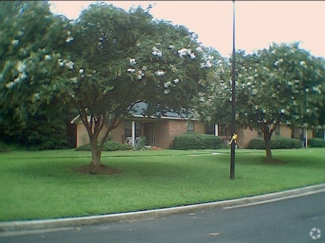 Primary Photo - Woodview Apartments