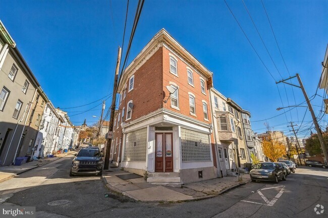 Building Photo - 4417 Baker St Rental