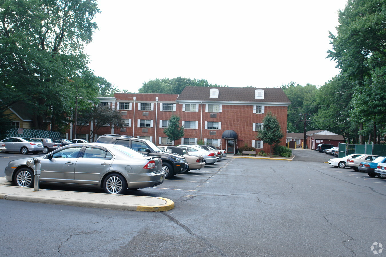 Schaefer Gardens - Schaefer Gardens Apartments