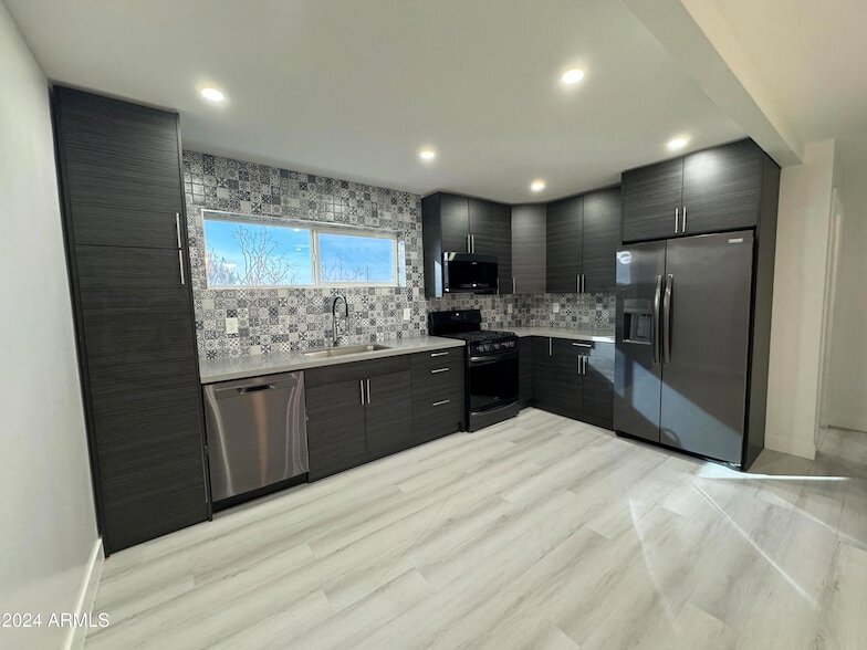 21 W Tonto St Unit 3 Condo Phoenix, Arizona 1 unit available After55