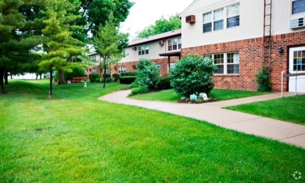 Primary Photo - Roosevelt Manor Rental