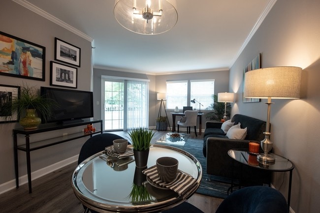 Building Photo - Parkway Village Rental