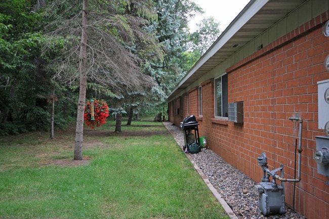 Pine Shadow Apartments - Pine Shadow Apartments