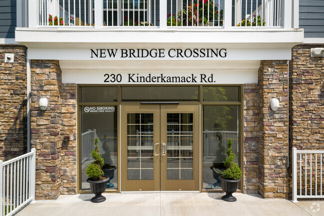 New Bridge Crossing - New Bridge Crossing Apartments