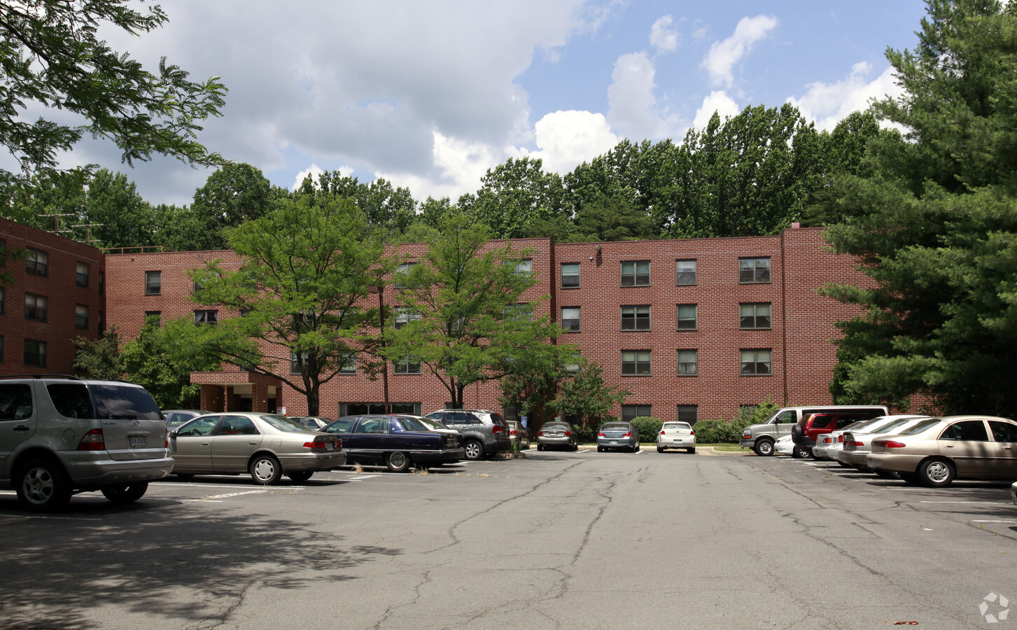 Photo - Burke Lake Gardens Apartments