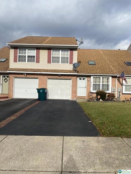 Photo - 2735 Victoria Ln Townhome