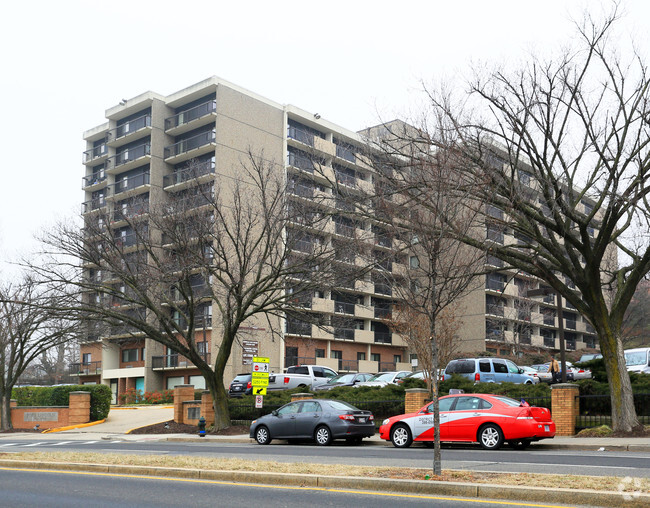 Fort Lincoln Senior Citizen's Village - Fort Lincoln Senior Citizen's Village Apartments