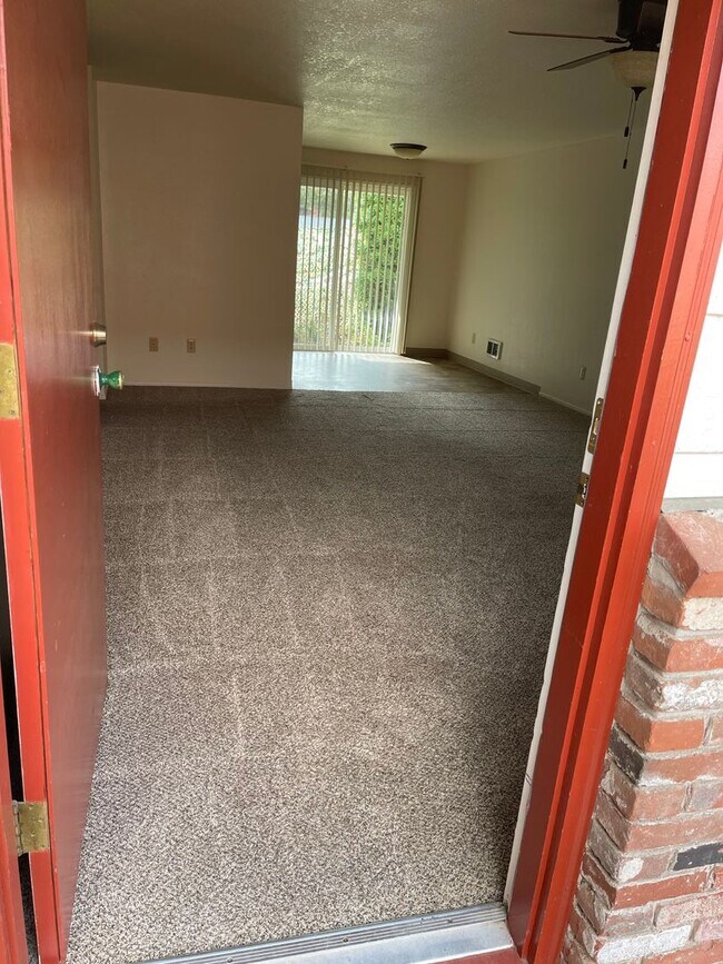 Candalaria Plaza Apartments Salem, Oregon 1 unit available After55