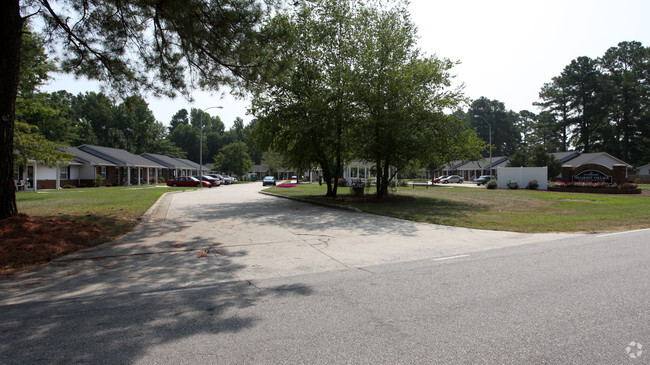 Primary Photo - Hillmont Village Apartments