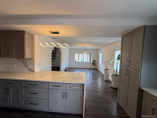 Building Photo - 1090 Pelham Pkwy S