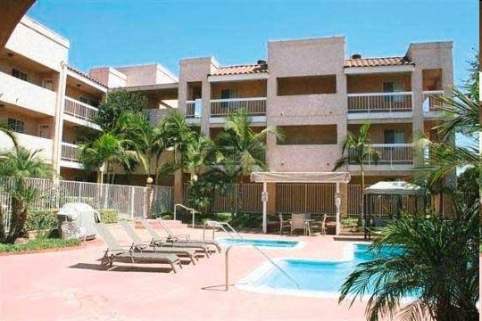 Huntington Oaks Village - Huntington Oaks Village Apartments