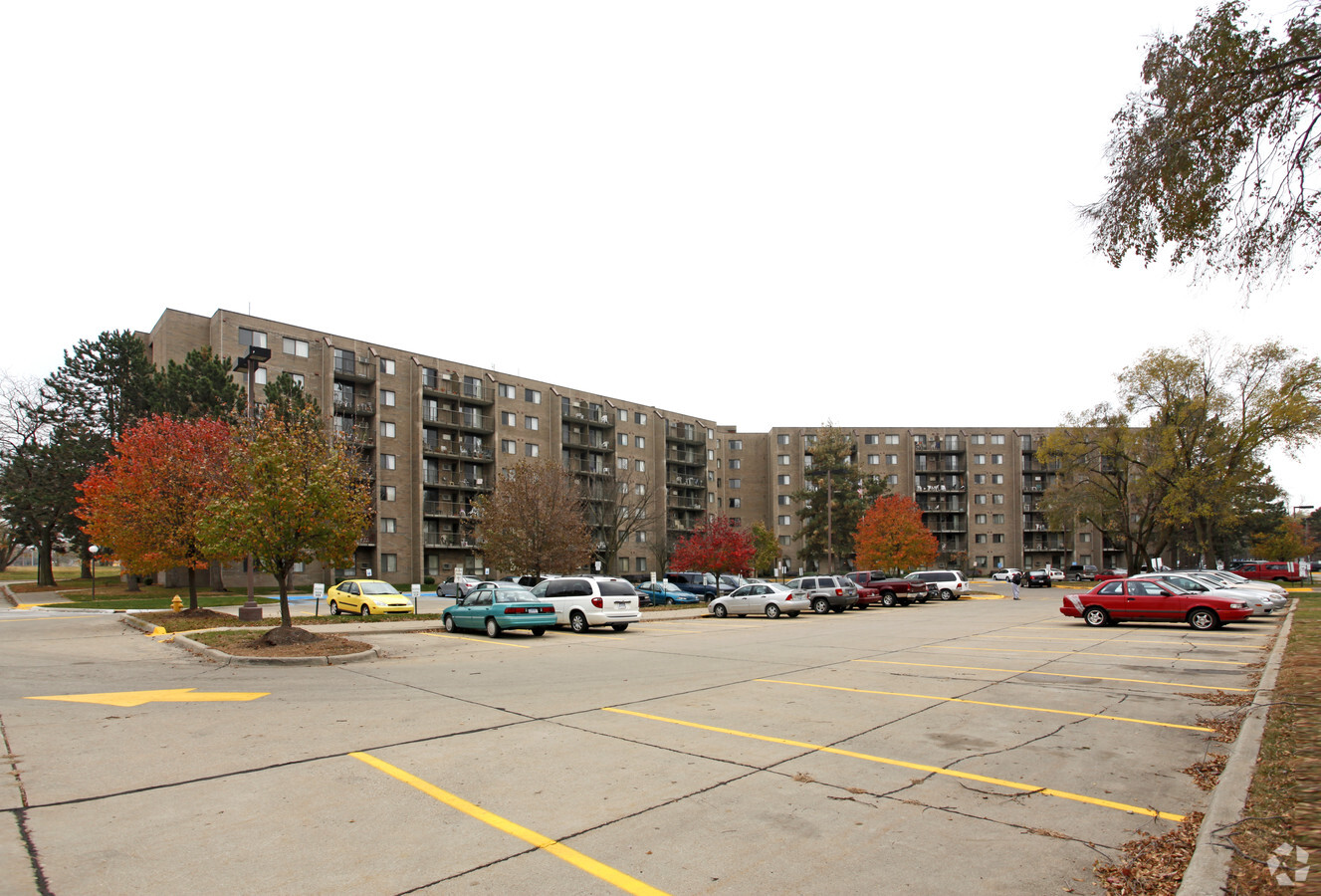 Clark East Tower Apartments - Clark East Tower Apartments