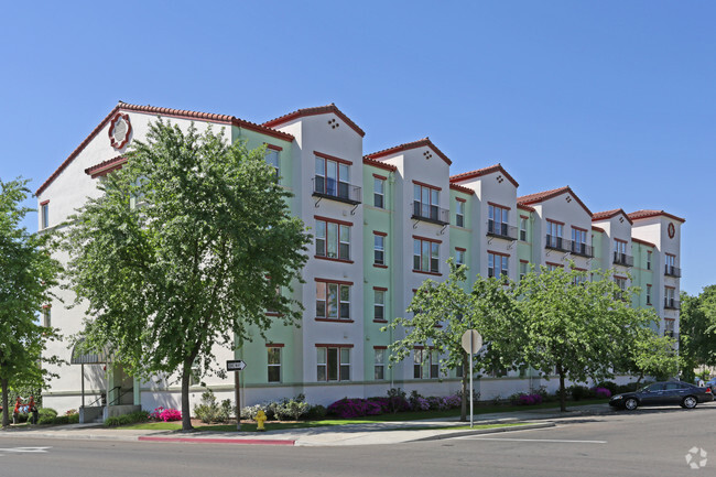 Oak Meadows - Oak Meadows Apartments