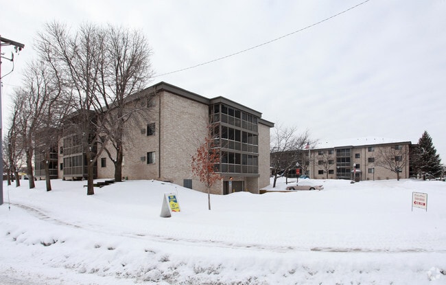 Building Photo - Calibre Chase Rental