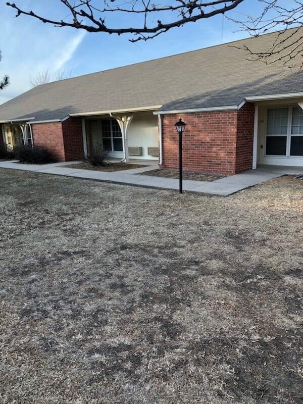 Building Photo - Oakwood Manor Rental