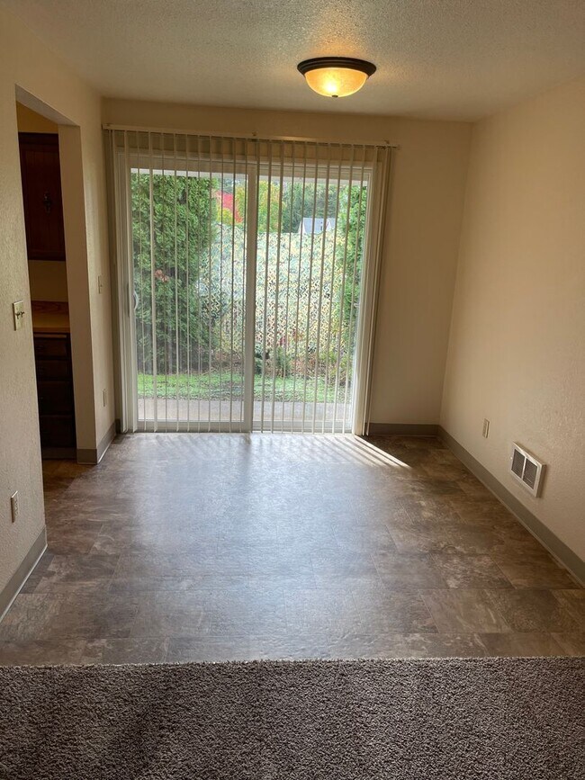 Candalaria Plaza Apartments Salem, Oregon 1 unit available After55