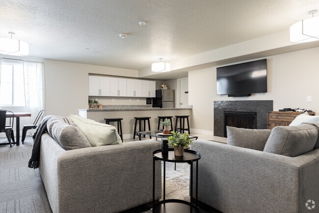 Gathering Rooms - Retreat at South Haven Farms Apartments