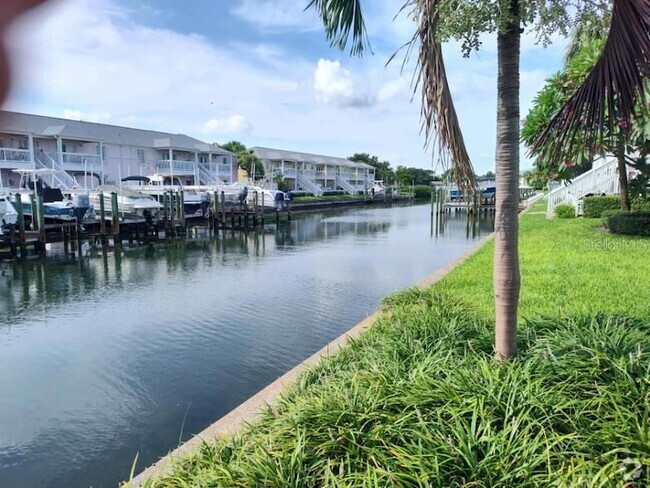 Building Photo - 4875 Coquina Key Dr SE Rental