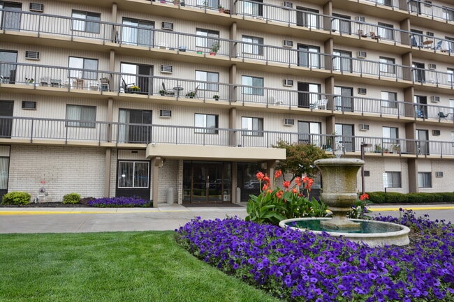 Building Photo - Canton Towers - Income Restricted 62+ Rental