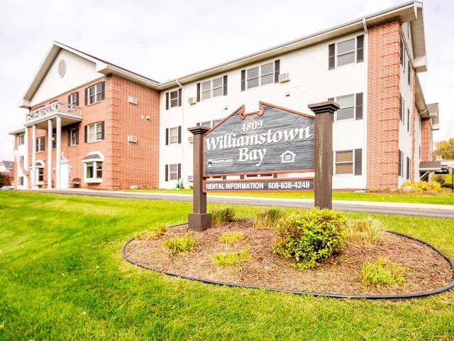 Building Photo - Mcfarland Williamstown Bay (55+) Rental