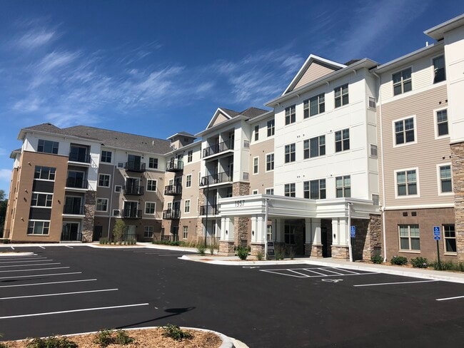 Building Photo - Frost English Silver 55+ Rental