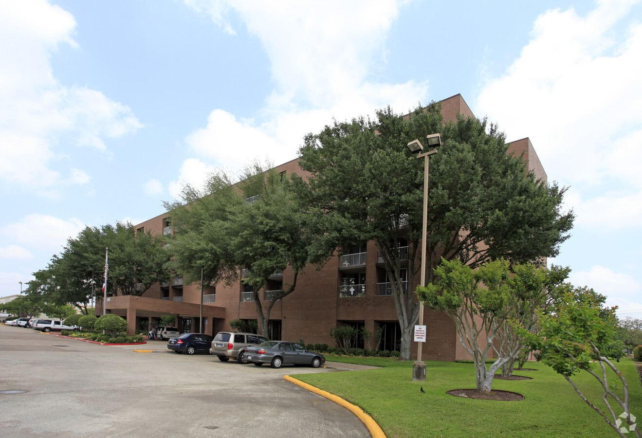 Bayshore Towers Apartments - Bayshore Towers Apartments