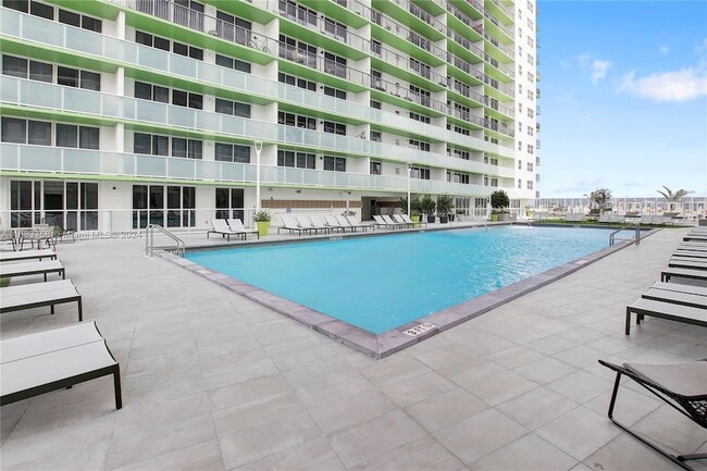 Photo - 1756 N Bayshore Dr Unit 9G Condo