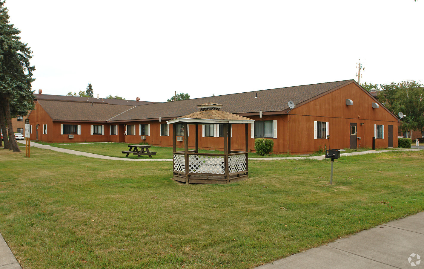 Elmwood Apts - Elmwood Apts