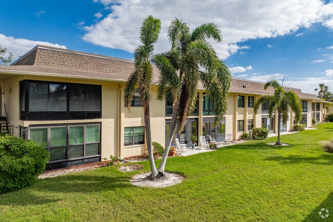 12300 Vonn Rd Largo, FL - Villas De Golf Apartments