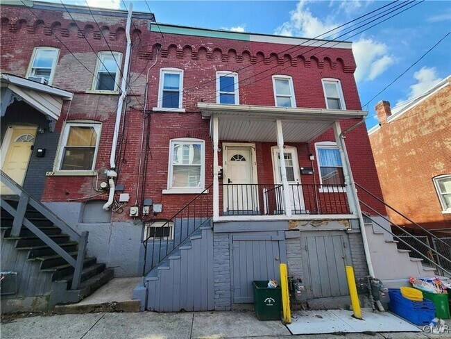 Building Photo - 926 Mechanic St Rental