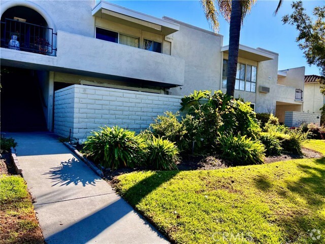 Building Photo - 2328 Via Mariposa W Rental