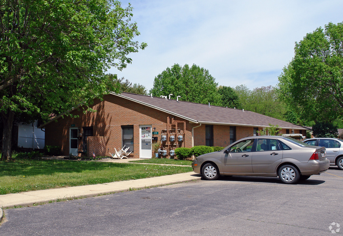 Hawthorne Apartments - Hawthorne Apartments