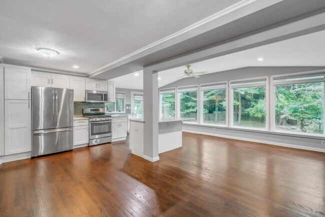 Building Photo - 8 Waibel Dr