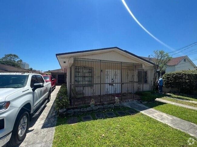 Building Photo - 2752 SW 3rd St Rental