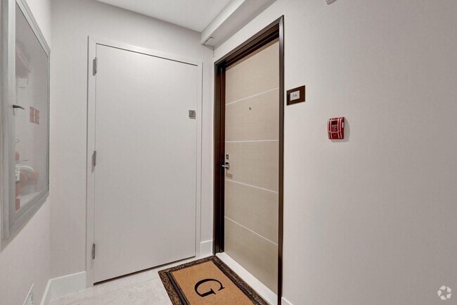 Building Photo - 5460 N Ocean Dr Rental