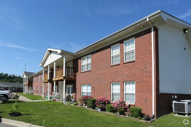 Building Photo - Hallmark at The Lake