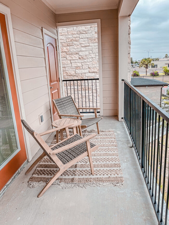 Avanti Legacy Valor Heights SENIOR LIVING Apartments McAllen, Texas