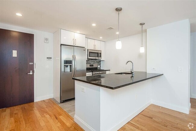 Building Photo - 1700 Park Ave Rental
