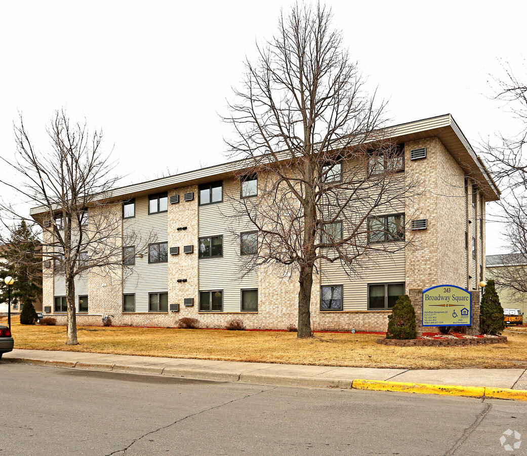 Broadway Square - Broadway Square Apartments