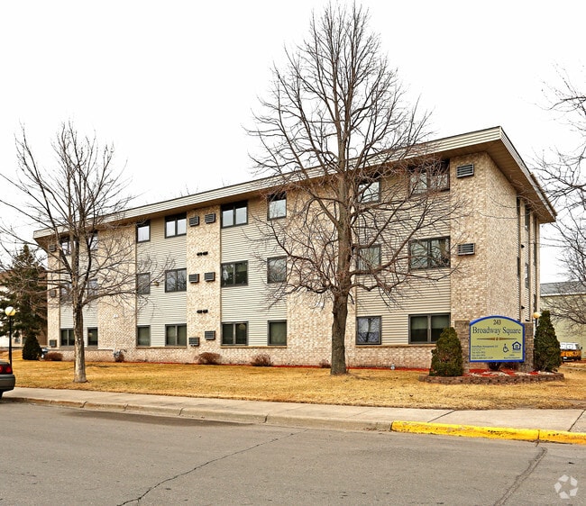 Building Photo - Broadway Square Rental